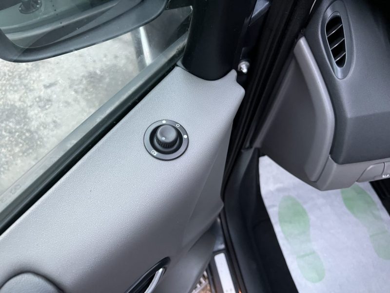 RENAULT SCENIC 2 II PHASE 2 1.9 DCI 120 Cv - FRAIS MECANIQUES A PREVOIR LIRE L ANNONCE