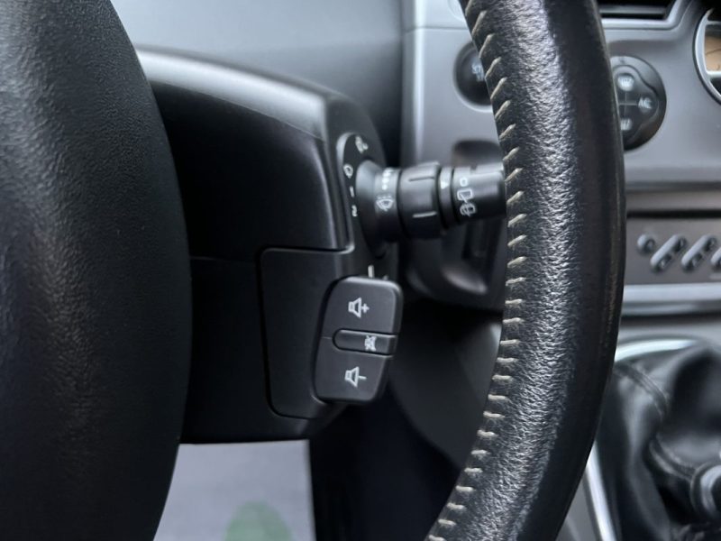 RENAULT SCENIC 2 II PHASE 2 1.9 DCI 120 Cv - FRAIS MECANIQUES A PREVOIR LIRE L ANNONCE