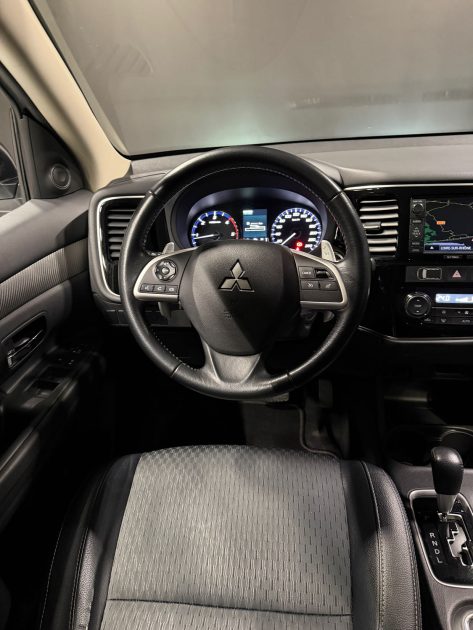 MITSUBISHI OUTLANDER 2.2 DI-D  DIAMANT EDITION 4WD 2015