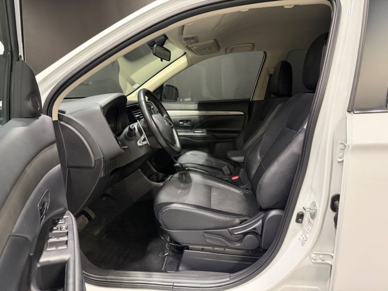 MITSUBISHI OUTLANDER 2.2 DI-D  DIAMANT EDITION 4WD 2015