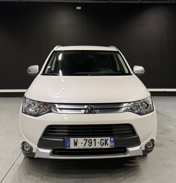 MITSUBISHI OUTLANDER 2.2 DI-D  DIAMANT EDITION 4WD 2015