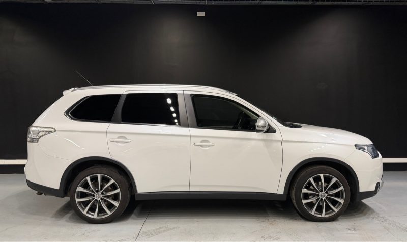 MITSUBISHI OUTLANDER 2.2 DI-D  DIAMANT EDITION 4WD 2015