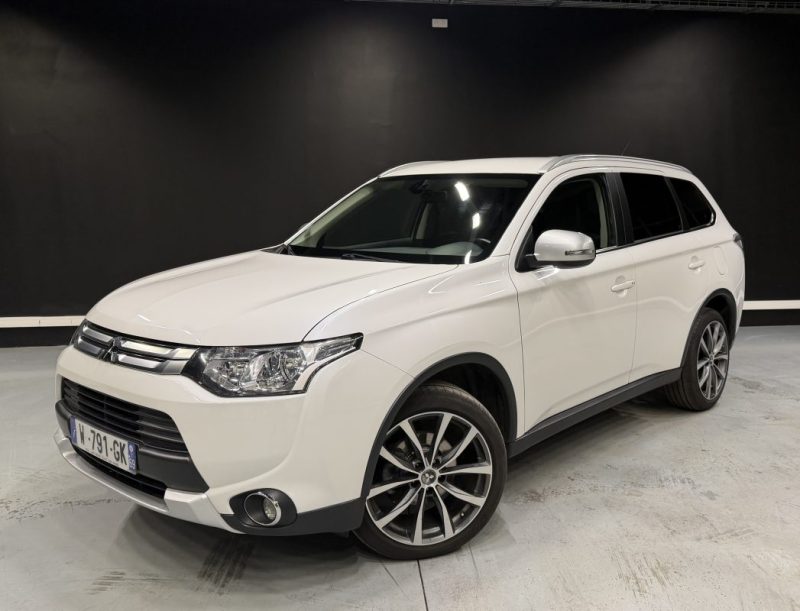 MITSUBISHI OUTLANDER 2.2 DI-D  DIAMANT EDITION 4WD 2015