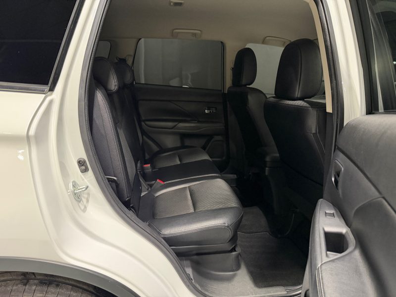 MITSUBISHI OUTLANDER 2.2 DI-D  DIAMANT EDITION 4WD 2015