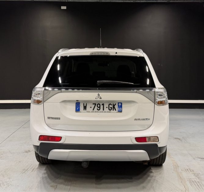 MITSUBISHI OUTLANDER 2.2 DI-D  DIAMANT EDITION 4WD 2015