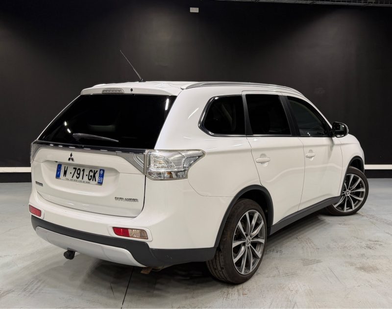 MITSUBISHI OUTLANDER 2.2 DI-D  DIAMANT EDITION 4WD 2015