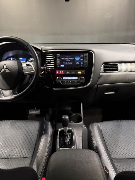 MITSUBISHI OUTLANDER 2.2 DI-D  DIAMANT EDITION 4WD 2015