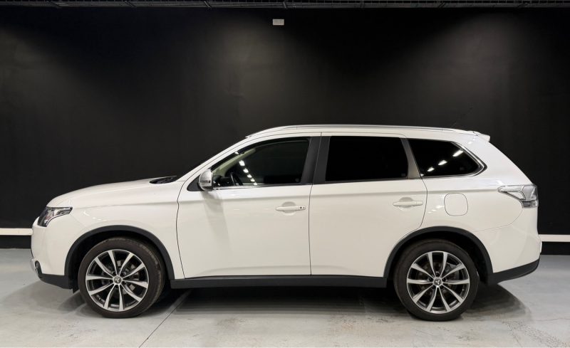 MITSUBISHI OUTLANDER 2.2 DI-D  DIAMANT EDITION 4WD 2015