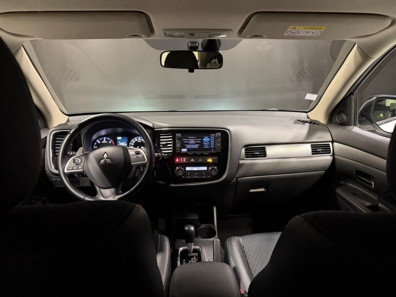 MITSUBISHI OUTLANDER 2.2 DI-D  DIAMANT EDITION 4WD 2015