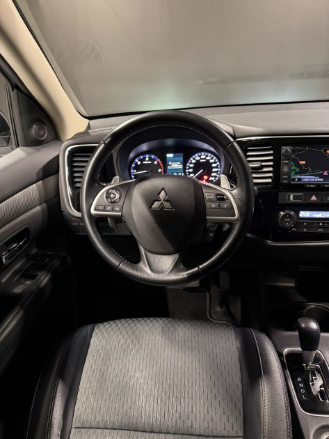 MITSUBISHI OUTLANDER 2.2 DI-D  DIAMANT EDITION 4WD 2015