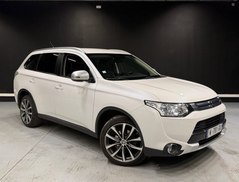 MITSUBISHI OUTLANDER 2.2 DI-D  DIAMANT EDITION 4WD 2015