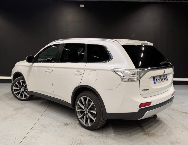 MITSUBISHI OUTLANDER 2.2 DI-D  DIAMANT EDITION 4WD 2015