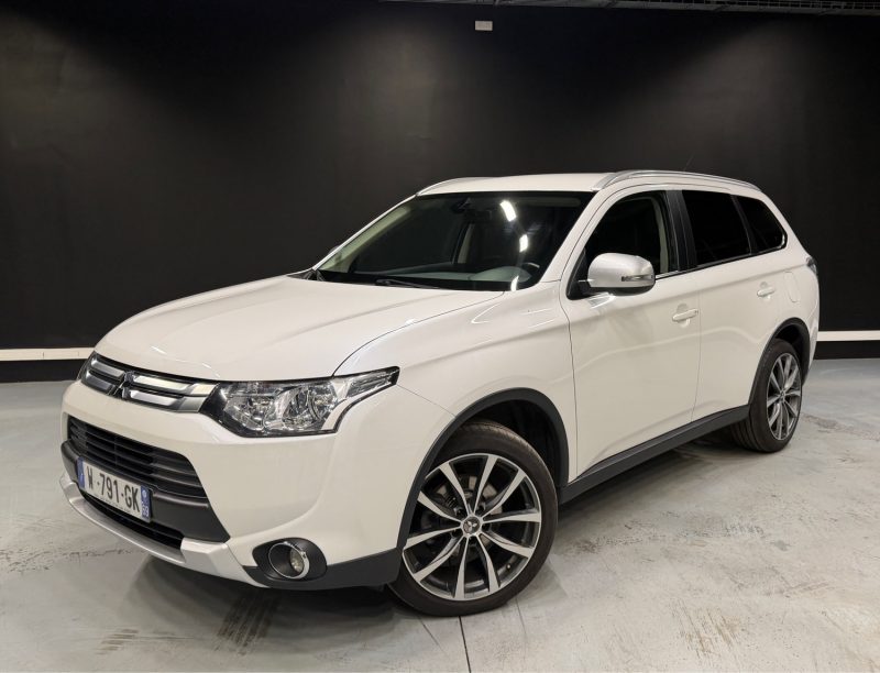 MITSUBISHI OUTLANDER 2.2 DI-D  DIAMANT EDITION 4WD 2015