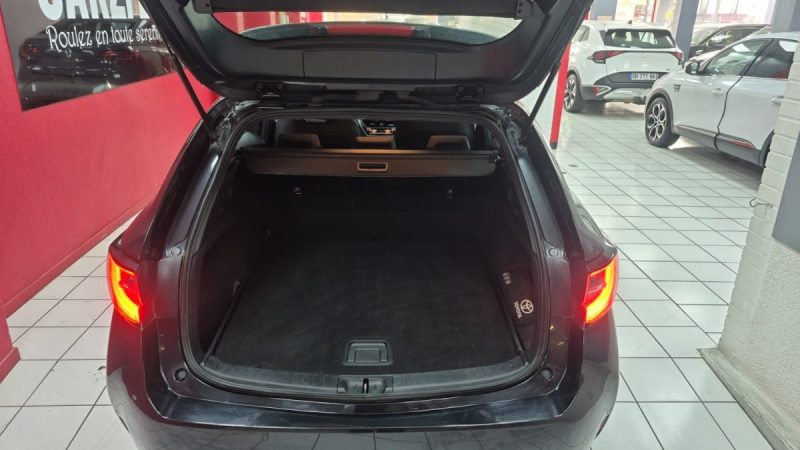 TOYOTA COROLLA TOURING SPORTS 122cv NOIR DYNAMIC BUSINESS/1 ERE MAIN/TVA RECUPERABLE