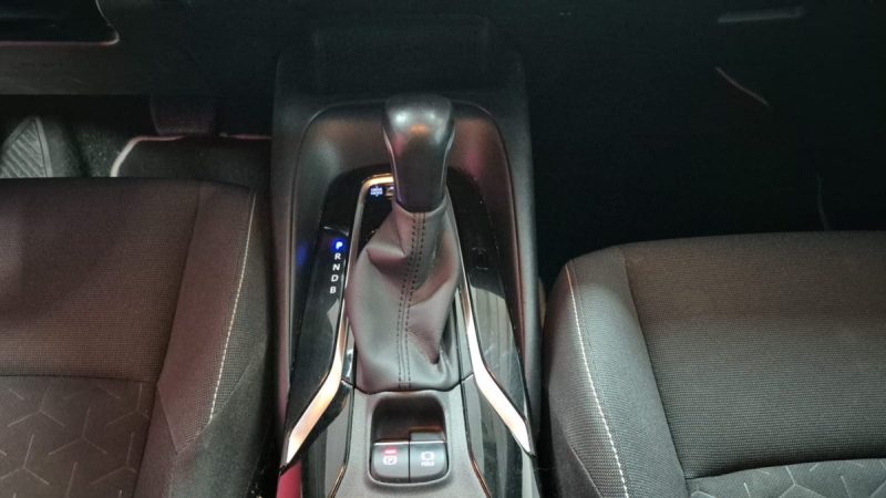 TOYOTA COROLLA TOURING SPORTS 122cv NOIR DYNAMIC BUSINESS/1 ERE MAIN/TVA RECUPERABLE