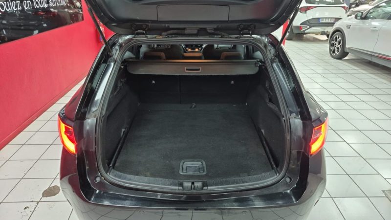 TOYOTA COROLLA TOURING SPORTS 122cv NOIR DYNAMIC BUSINESS/1 ERE MAIN/TVA RECUPERABLE