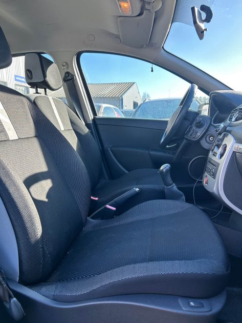 RENAULT CLIO 1.2 75CH RIP CURL 2009