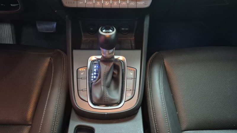 HYUNDAI KONA SUV HYBRIDE 141cv PREMIUM TOUTES OPTIONS/1 ERE MAIN/TVA RECUPERABLE