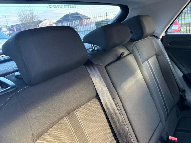 VOLKSWAGEN T-ROC 1.6 TDI 115CH LOUNGE - 📱 Bluetooth - ✅ Reprise possible - ✅ Garantie