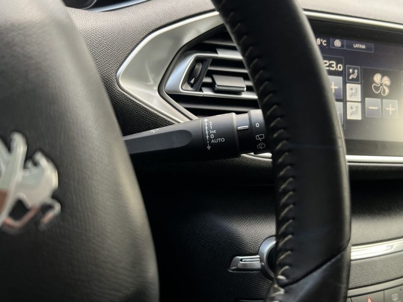 PEUGEOT 308 II SW BREAK FELINE 1.6 HDI 120 Cv BOITE AUTO TOIT PANORAMIQUE GPS CAMERA - GARANTIE 1 AN