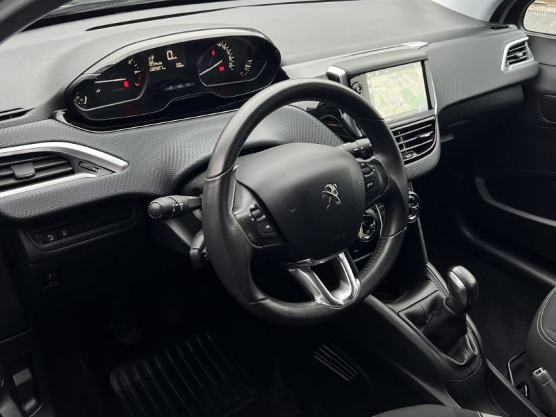 PEUGEOT 208 PHASE 2 STYLE 1.2 82 Cv ECRAN GPS TACTILE 5 PORTES 38 900 Kms CRIT AIR 1 - GARANTIE 1 AN