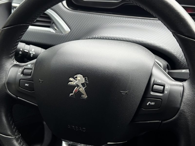 PEUGEOT 208 PHASE 2 STYLE 1.2 82 Cv ECRAN GPS TACTILE 5 PORTES 38 900 Kms CRIT AIR 1 - GARANTIE 1 AN