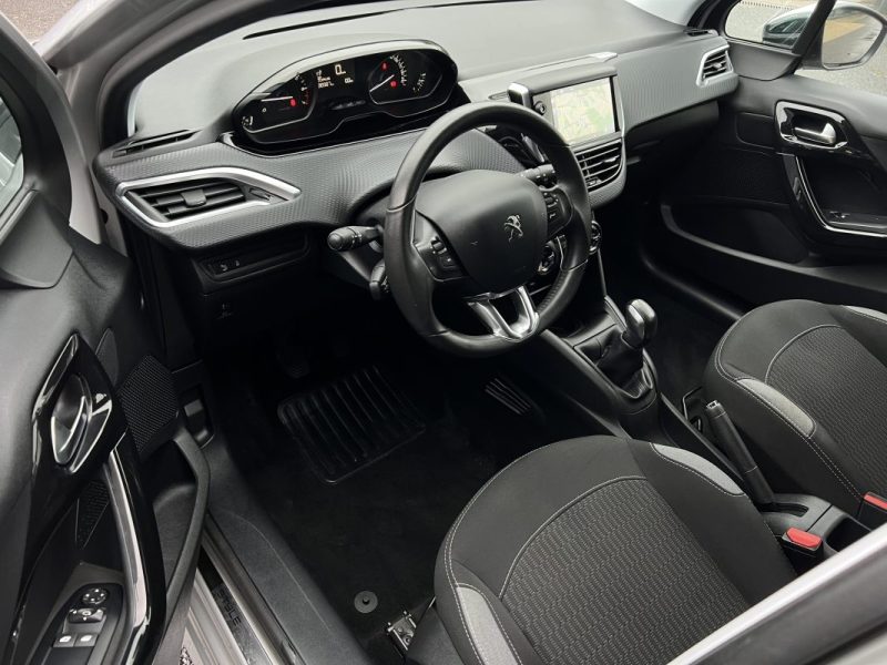 PEUGEOT 208 PHASE 2 STYLE 1.2 82 Cv ECRAN GPS TACTILE 5 PORTES 38 900 Kms CRIT AIR 1 - GARANTIE 1 AN