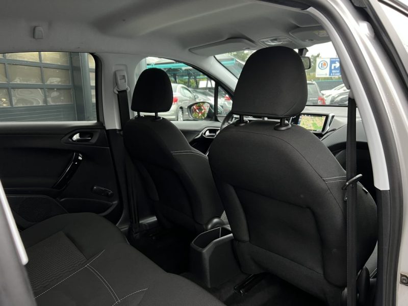 PEUGEOT 208 PHASE 2 STYLE 1.2 82 Cv ECRAN GPS TACTILE 5 PORTES 38 900 Kms CRIT AIR 1 - GARANTIE 1 AN
