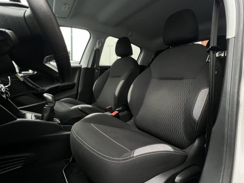 PEUGEOT 208 PHASE 2 STYLE 1.2 82 Cv ECRAN GPS TACTILE 5 PORTES 38 900 Kms CRIT AIR 1 - GARANTIE 1 AN