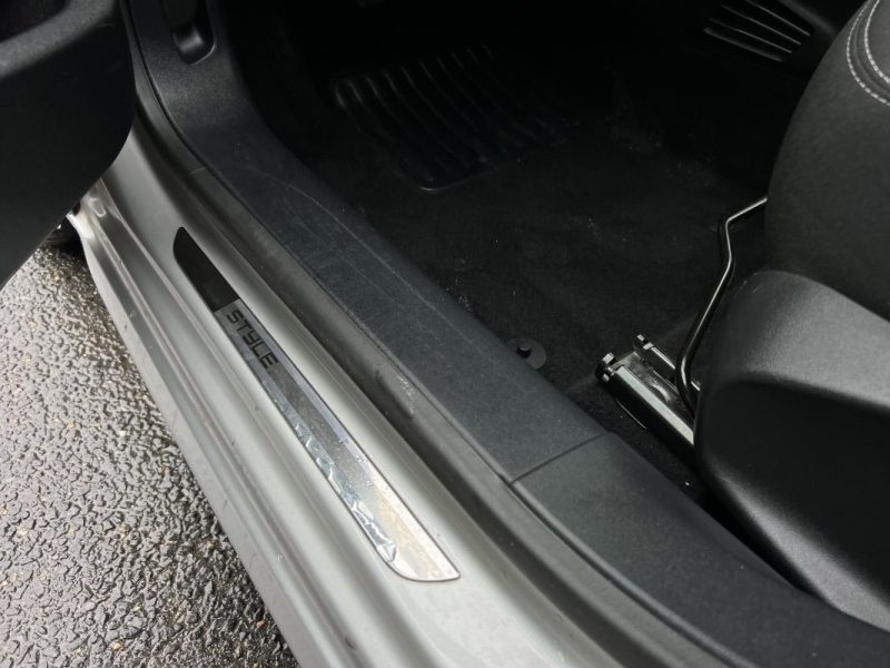 PEUGEOT 208 PHASE 2 STYLE 1.2 82 Cv ECRAN GPS TACTILE 5 PORTES 38 900 Kms CRIT AIR 1 - GARANTIE 1 AN