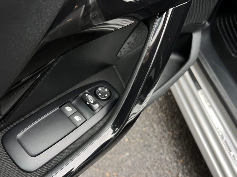 PEUGEOT 208 PHASE 2 STYLE 1.2 82 Cv ECRAN GPS TACTILE 5 PORTES 38 900 Kms CRIT AIR 1 - GARANTIE 1 AN