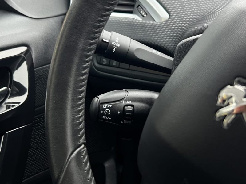PEUGEOT 208 PHASE 2 STYLE 1.2 82 Cv ECRAN GPS TACTILE 5 PORTES 38 900 Kms CRIT AIR 1 - GARANTIE 1 AN