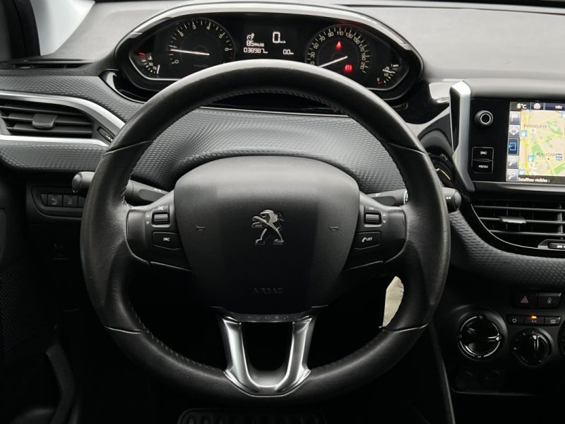 PEUGEOT 208 PHASE 2 STYLE 1.2 82 Cv ECRAN GPS TACTILE 5 PORTES 38 900 Kms CRIT AIR 1 - GARANTIE 1 AN