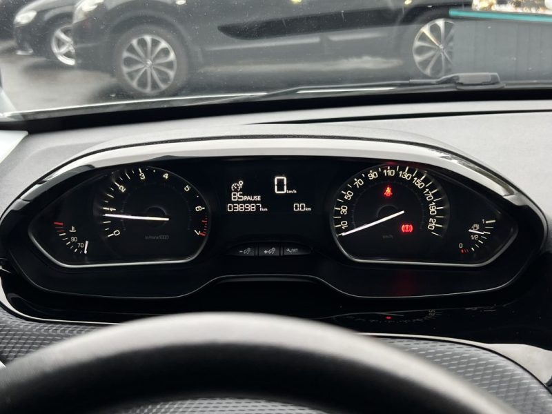 PEUGEOT 208 PHASE 2 STYLE 1.2 82 Cv ECRAN GPS TACTILE 5 PORTES 38 900 Kms CRIT AIR 1 - GARANTIE 1 AN