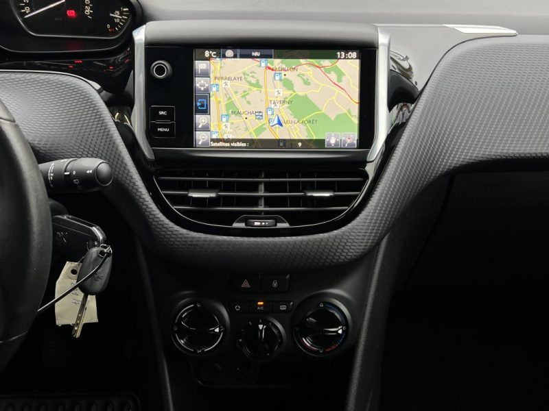 PEUGEOT 208 PHASE 2 STYLE 1.2 82 Cv ECRAN GPS TACTILE 5 PORTES 38 900 Kms CRIT AIR 1 - GARANTIE 1 AN