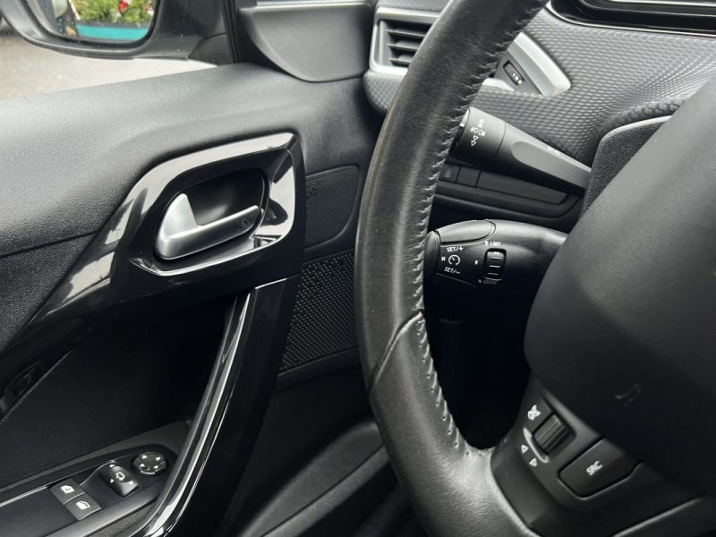 PEUGEOT 208 PHASE 2 STYLE 1.2 82 Cv ECRAN GPS TACTILE 5 PORTES 38 900 Kms CRIT AIR 1 - GARANTIE 1 AN
