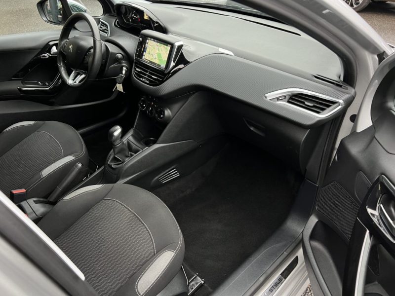 PEUGEOT 208 PHASE 2 STYLE 1.2 82 Cv ECRAN GPS TACTILE 5 PORTES 38 900 Kms CRIT AIR 1 - GARANTIE 1 AN