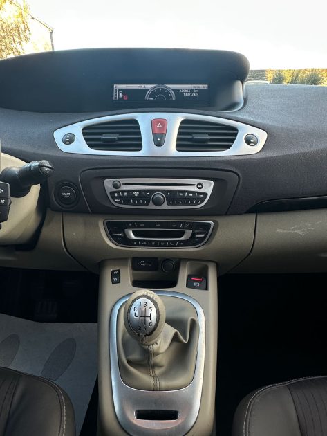 RENAULT SCENICIII GRAND 1.9 DCI 130 EXPRESSION 7Places