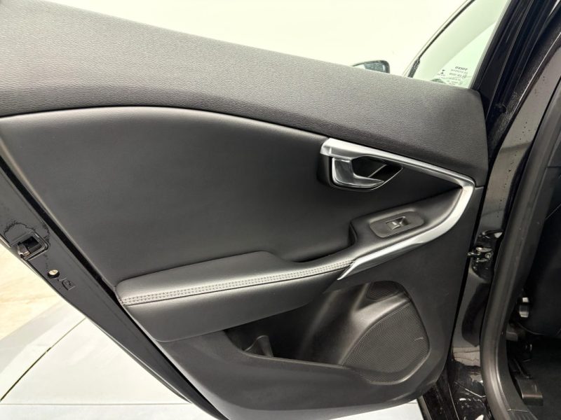 VOLVO V40 2.0D D3 15OCV R-DESIGN  BVA 