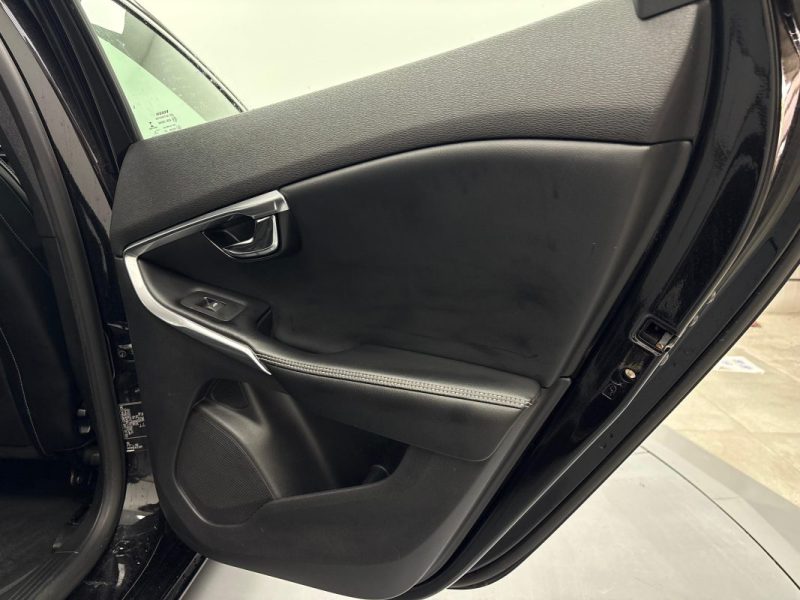 VOLVO V40 2.0D D3 15OCV R-DESIGN  BVA 