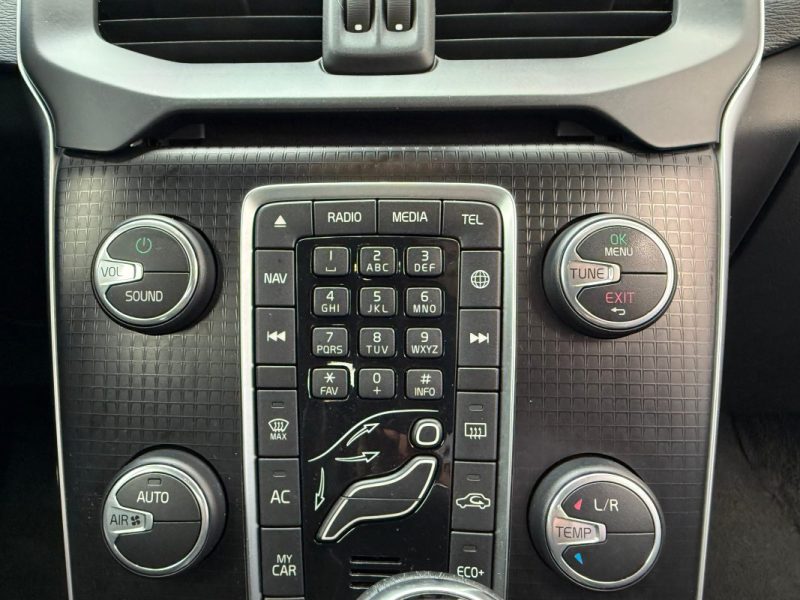 VOLVO V40 2.0D D3 15OCV R-DESIGN  BVA GARANTIE 12 MOIS