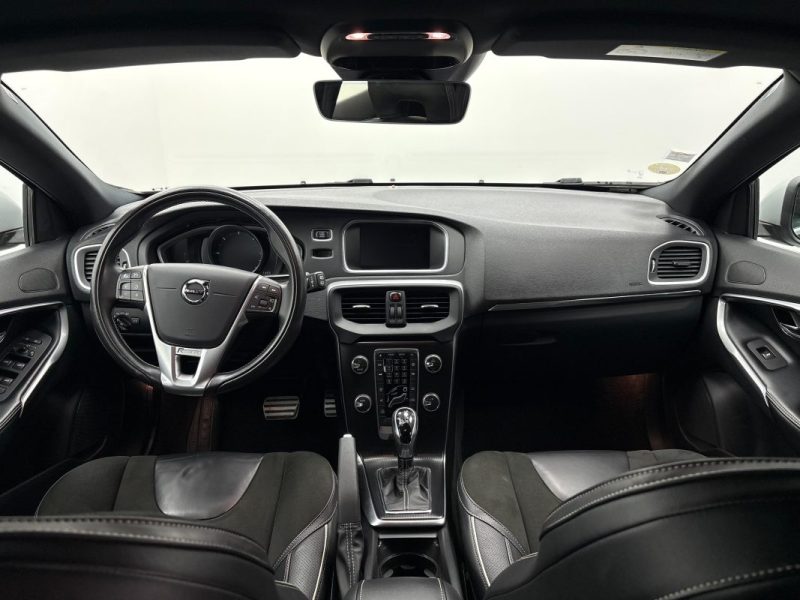 VOLVO V40 2.0D D3 15OCV R-DESIGN  BVA 