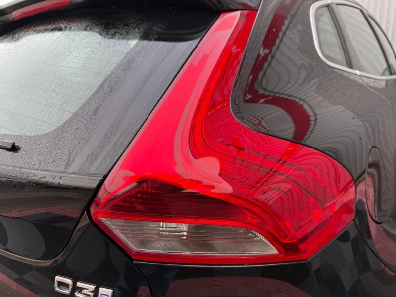 VOLVO V40 2.0D D3 15OCV R-DESIGN  BVA GARANTIE 12 MOIS