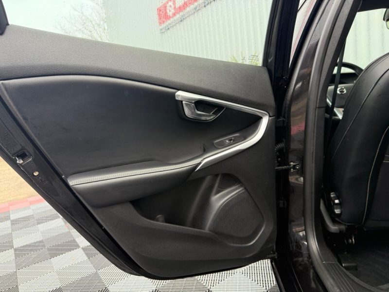 VOLVO V40 2.0D D3 15OCV R-DESIGN  BVA GARANTIE 12 MOIS
