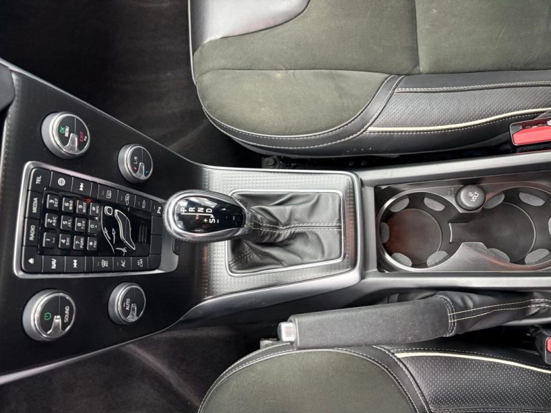 VOLVO V40 2.0D D3 15OCV R-DESIGN  BVA GARANTIE 12 MOIS