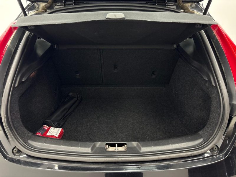 VOLVO V40 2.0D D3 15OCV R-DESIGN  BVA 