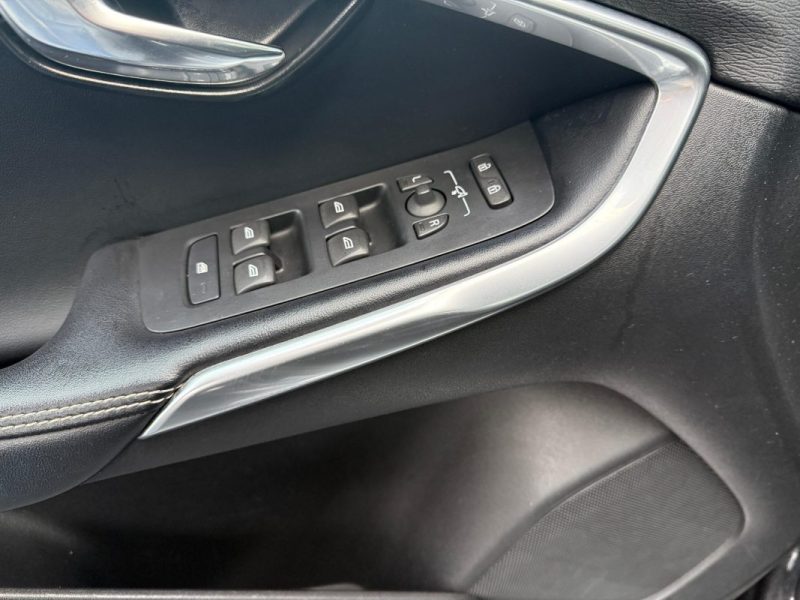 VOLVO V40 2.0D D3 15OCV R-DESIGN  BVA GARANTIE 12 MOIS