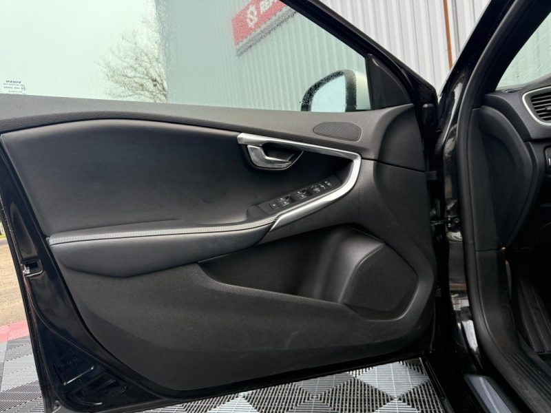 VOLVO V40 2.0D D3 15OCV R-DESIGN  BVA GARANTIE 12 MOIS