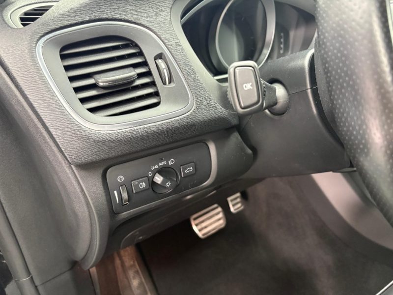 VOLVO V40 2.0D D3 15OCV R-DESIGN  BVA GARANTIE 12 MOIS