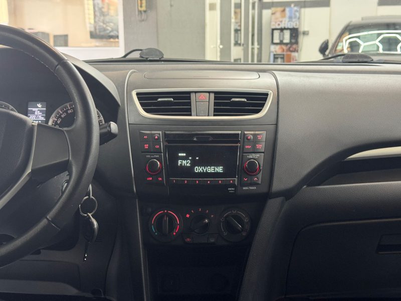 SUZUKI SWIFT 1.3 DDIS 75ch GLX 5 PORTES GARANTIE 6 MOIS HISTORIQUE COMPLET 🇨🇵 SUPER ETAT 219900kms